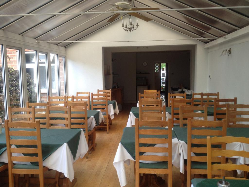 Gainsborough Lodge Horley Restaurant photo